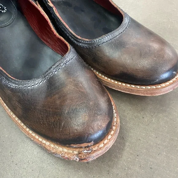 Freebird Women's Black and Brown Flats with Red Accents - Picture 2 of 8